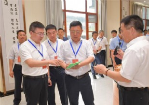 人大代表专题调研组在四川省胡婆婆食品有限责任公司调研企业生产运营情况